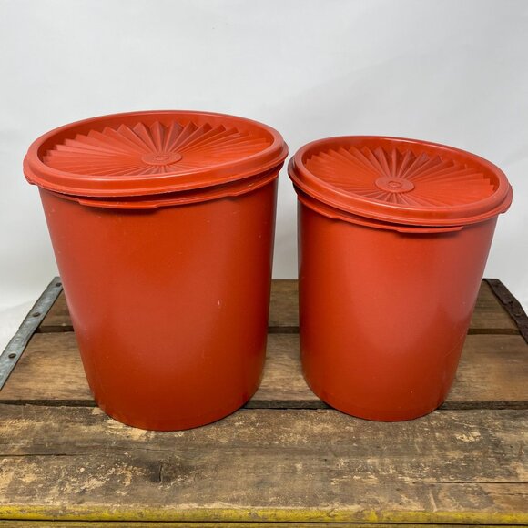 Vintage Tupperware Red Orange Storage Containers Starburst Lids Set Of 2 Nesting - Picture 3 of 13